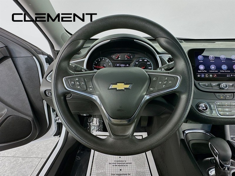 Chevrolet Malibu Vehicle Full-screen Gallery Image 15