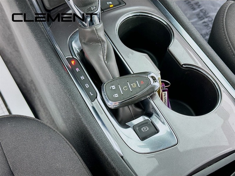 Chevrolet Malibu Vehicle Full-screen Gallery Image 24