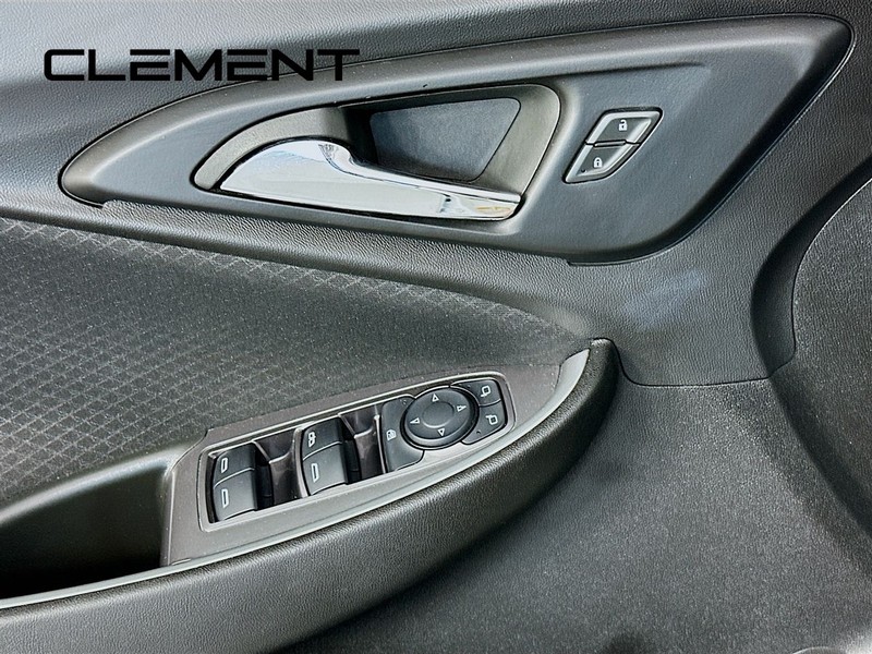 Chevrolet Malibu Vehicle Full-screen Gallery Image 26