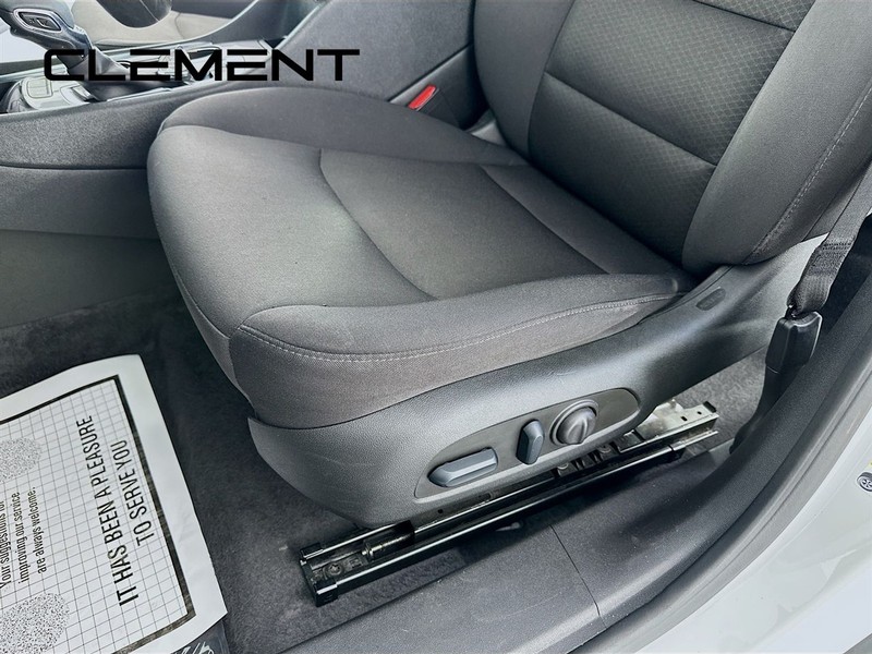 Chevrolet Malibu Vehicle Full-screen Gallery Image 28