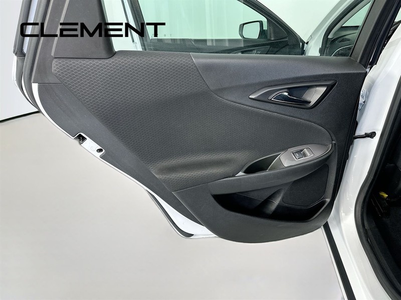 Chevrolet Malibu Vehicle Full-screen Gallery Image 30