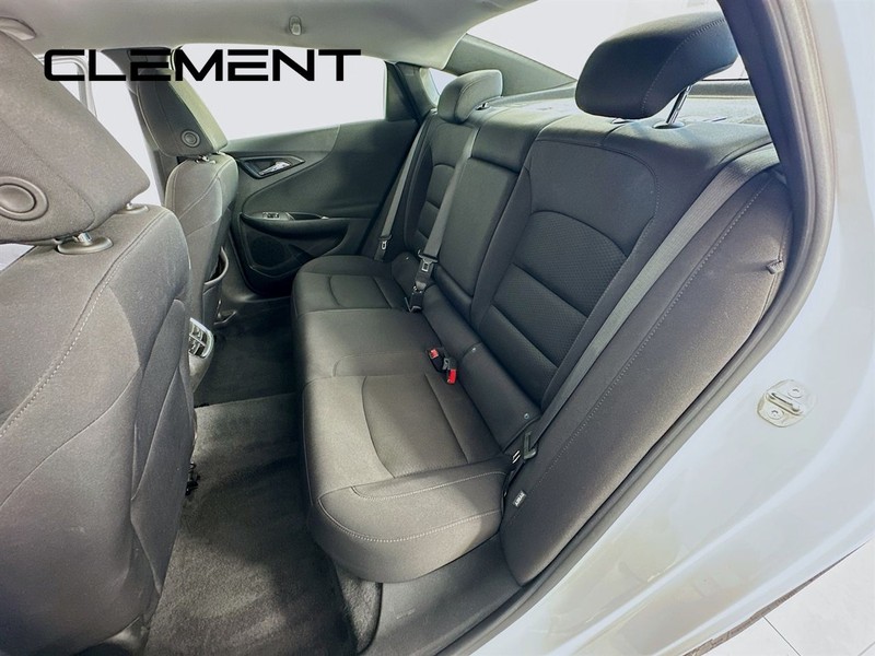 Chevrolet Malibu Vehicle Full-screen Gallery Image 31