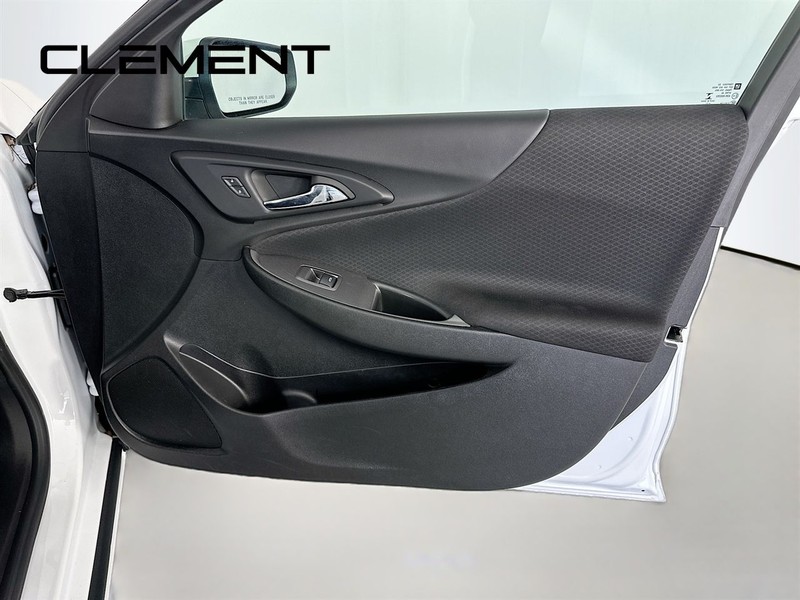 Chevrolet Malibu Vehicle Full-screen Gallery Image 34