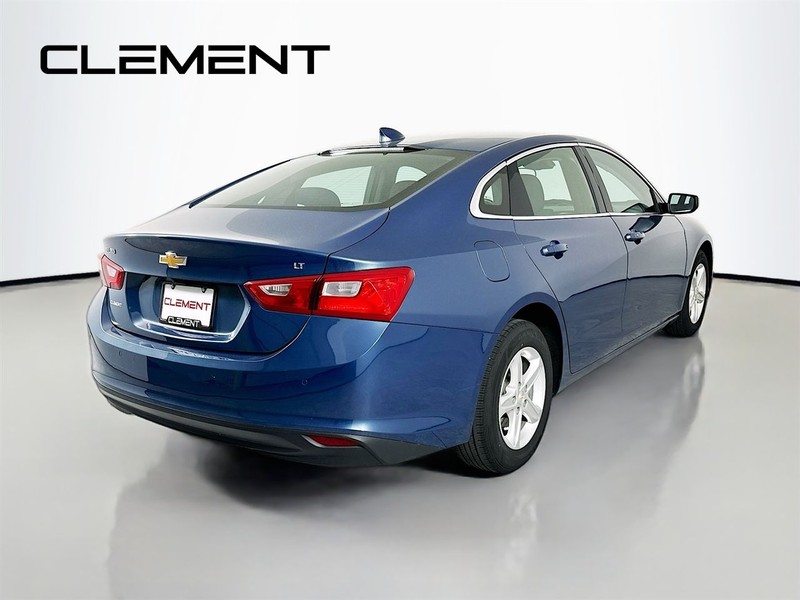 Chevrolet Malibu Vehicle Full-screen Gallery Image 07