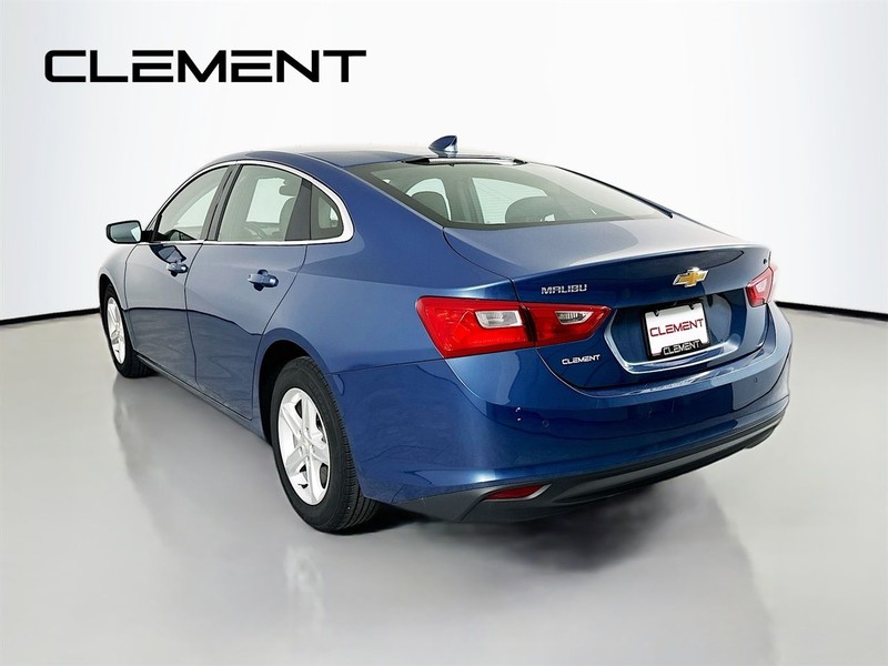 Chevrolet Malibu Vehicle Full-screen Gallery Image 10