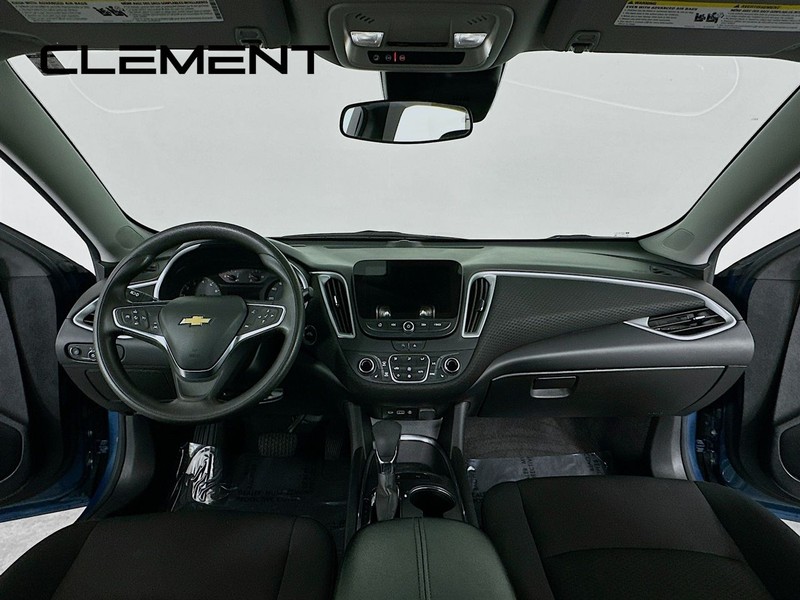 Chevrolet Malibu Vehicle Full-screen Gallery Image 12