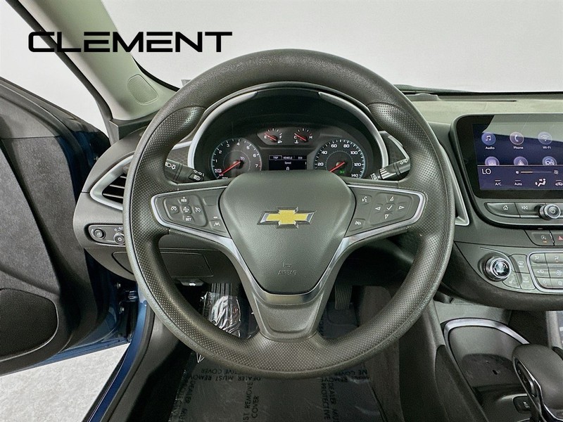 Chevrolet Malibu Vehicle Full-screen Gallery Image 15