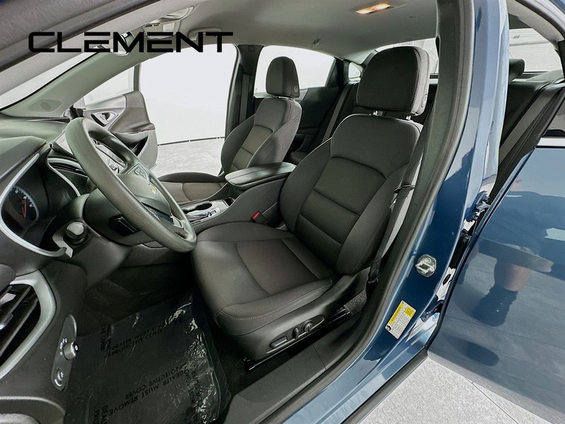 Chevrolet Malibu Vehicle Full-screen Gallery Image 28