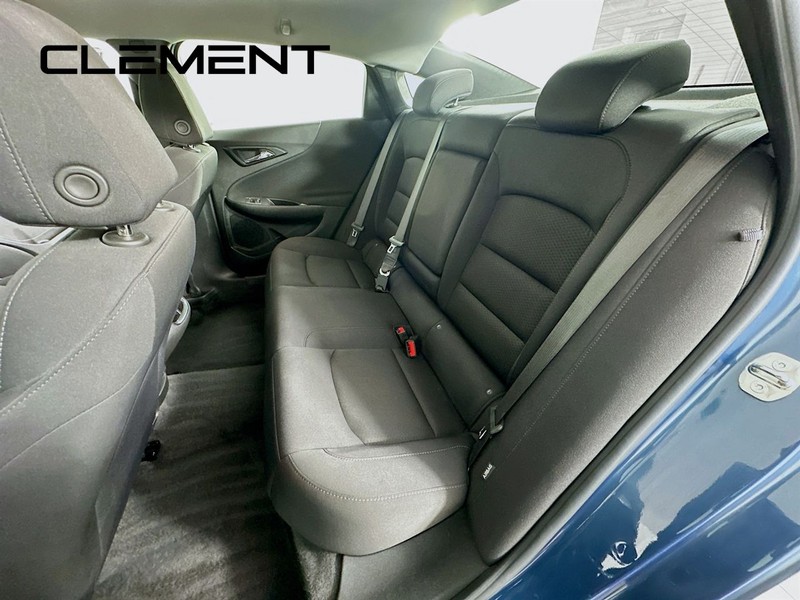 Chevrolet Malibu Vehicle Full-screen Gallery Image 30
