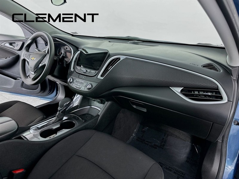 Chevrolet Malibu Vehicle Full-screen Gallery Image 32