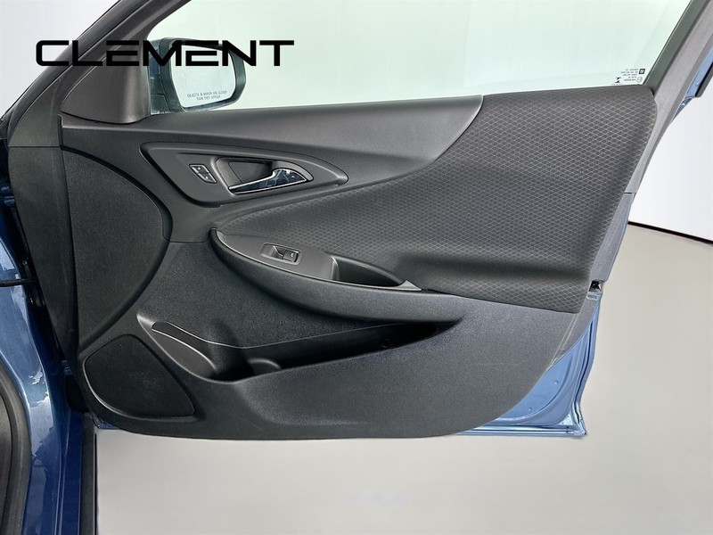 Chevrolet Malibu Vehicle Full-screen Gallery Image 33