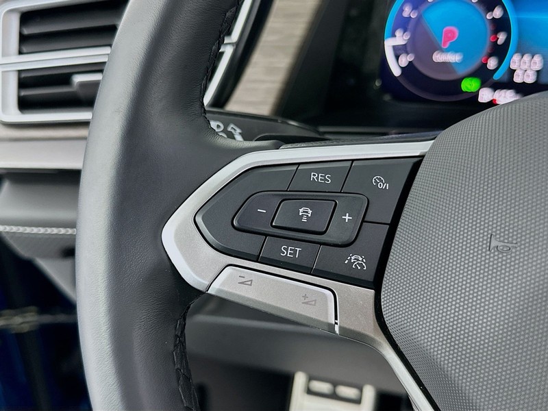 Volkswagen Atlas Vehicle Full-screen Gallery Image 12