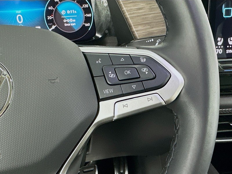 Volkswagen Atlas Vehicle Full-screen Gallery Image 13