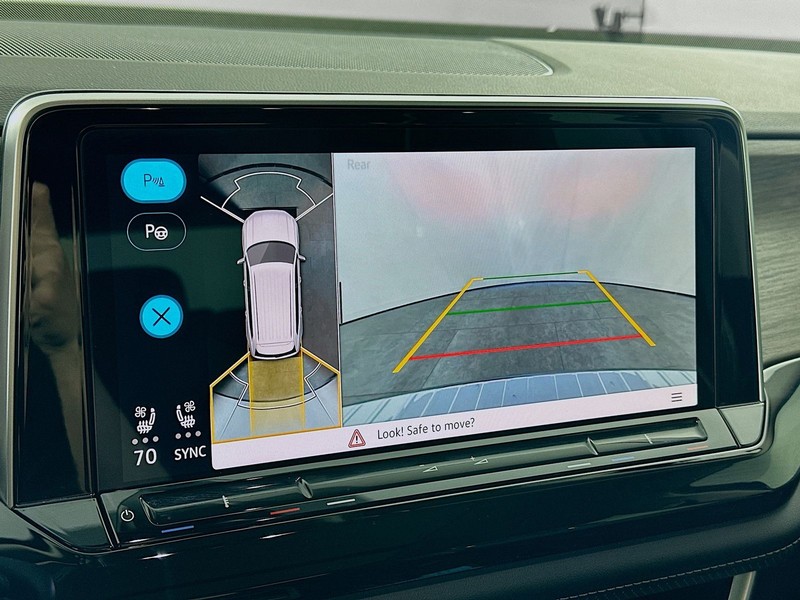 Volkswagen Atlas Vehicle Full-screen Gallery Image 16