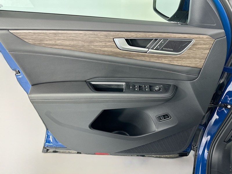 Volkswagen Atlas Vehicle Full-screen Gallery Image 23