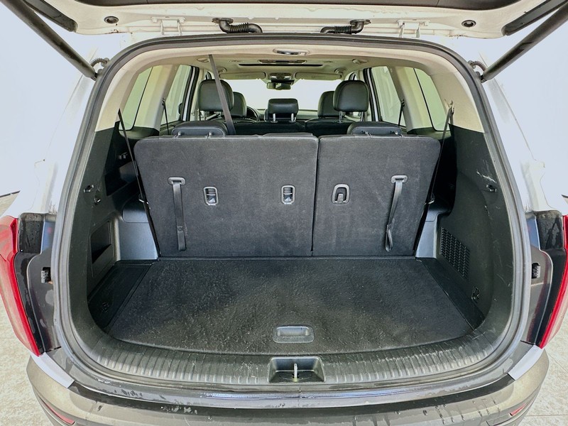 Kia Telluride Vehicle Full-screen Gallery Image 8