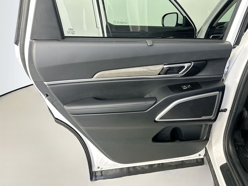 Kia Telluride Vehicle Full-screen Gallery Image 25