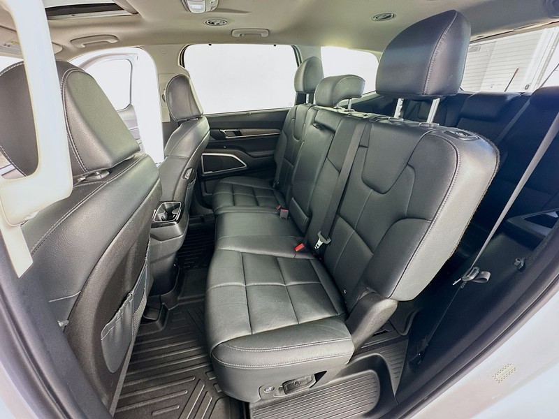 Kia Telluride Vehicle Full-screen Gallery Image 26