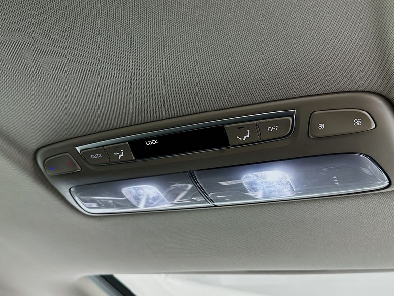 Kia Telluride Vehicle Full-screen Gallery Image 28