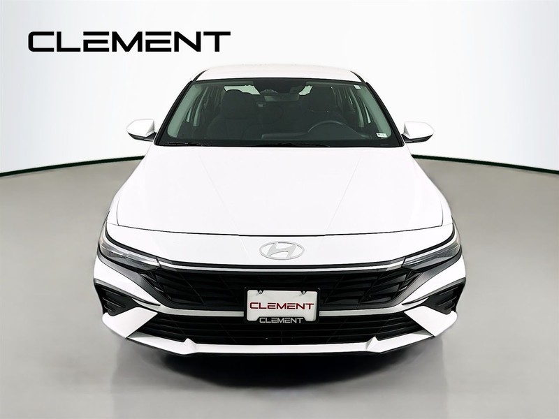 Hyundai Elantra Vehicle Image 03