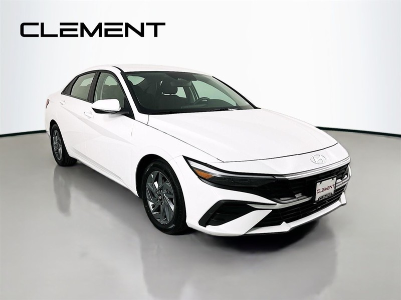 Hyundai Elantra Vehicle Image 05