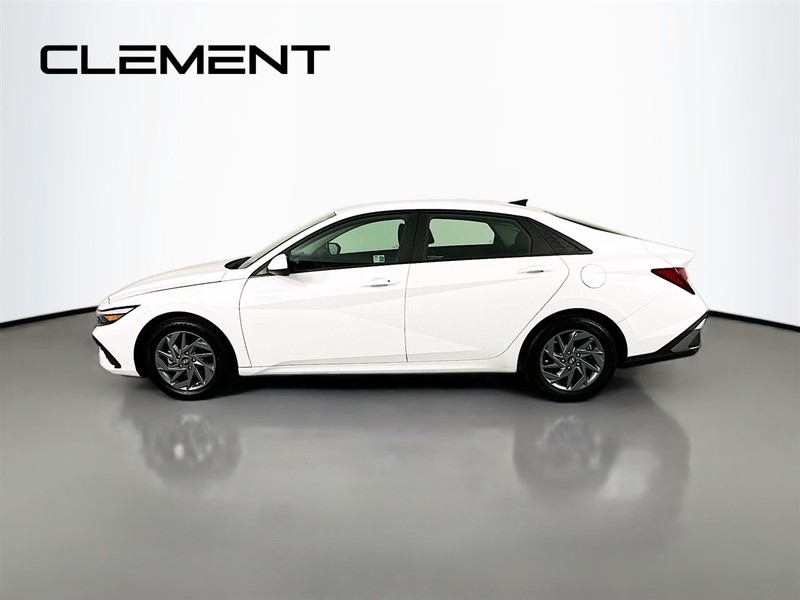 Hyundai Elantra Vehicle Image 06