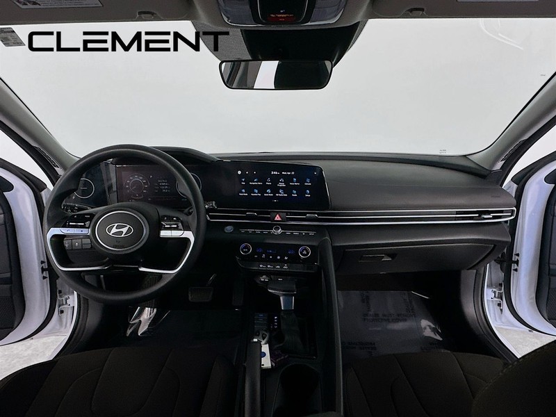 Hyundai Elantra Vehicle Image 12