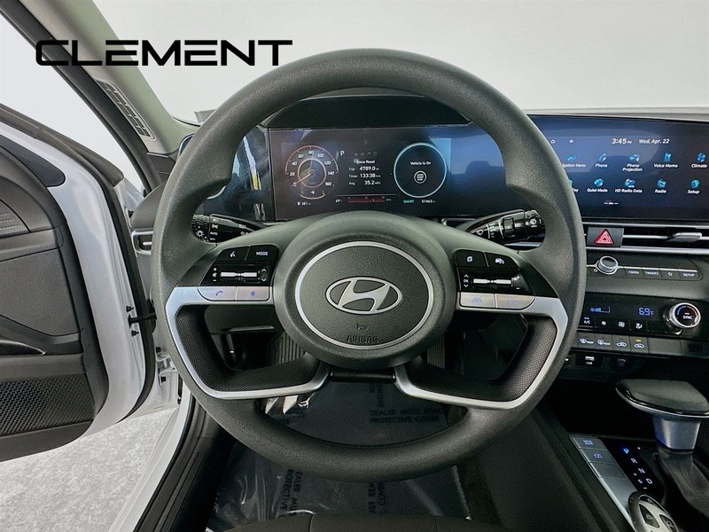 Hyundai Elantra Vehicle Image 15