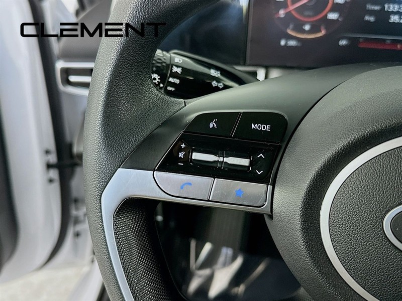 Hyundai Elantra Vehicle Image 16