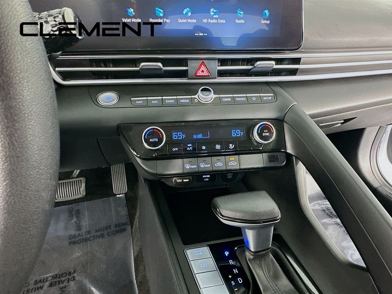 Hyundai Elantra Vehicle Image 22