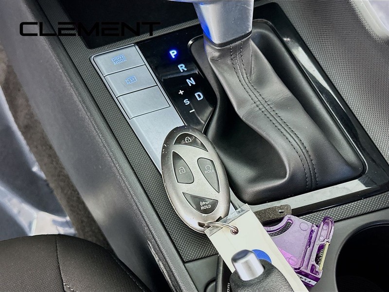 Hyundai Elantra Vehicle Image 23