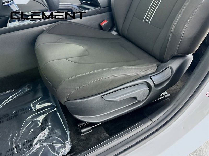 Hyundai Elantra Vehicle Image 27