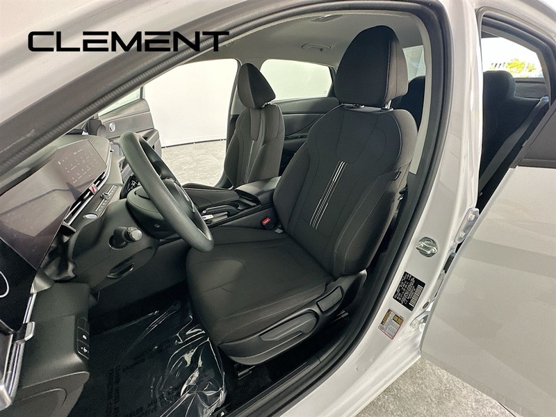 Hyundai Elantra Vehicle Image 28