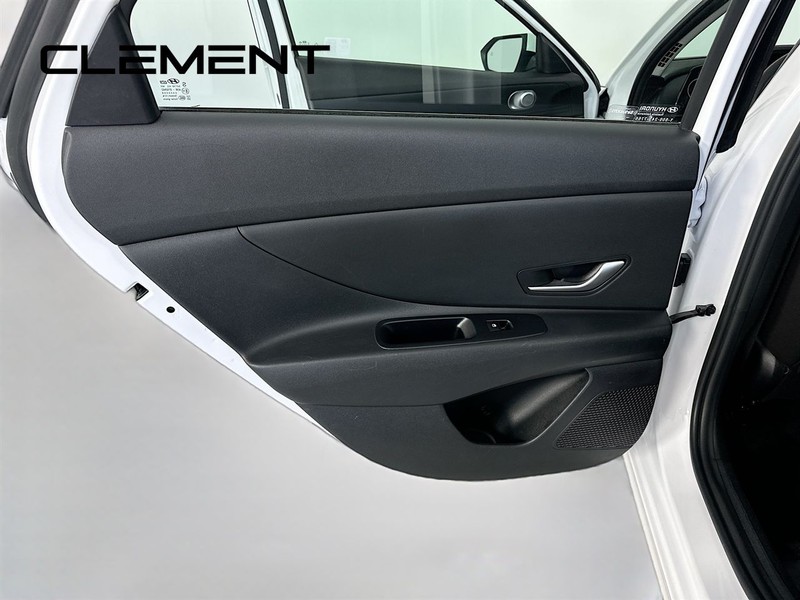 Hyundai Elantra Vehicle Image 29