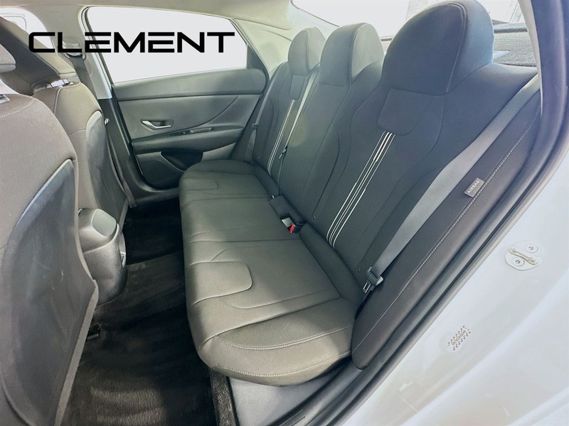 Hyundai Elantra Vehicle Image 30