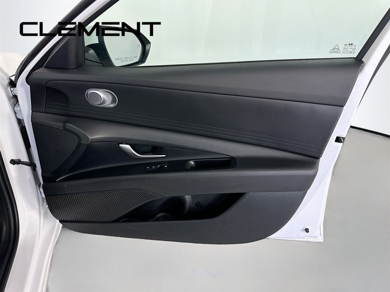 Hyundai Elantra Vehicle Image 33