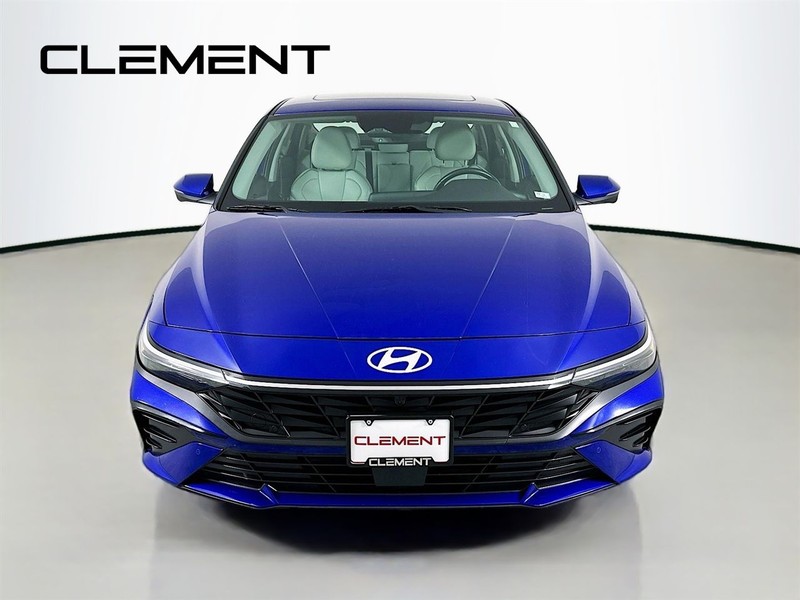 Hyundai Elantra Vehicle Image 03