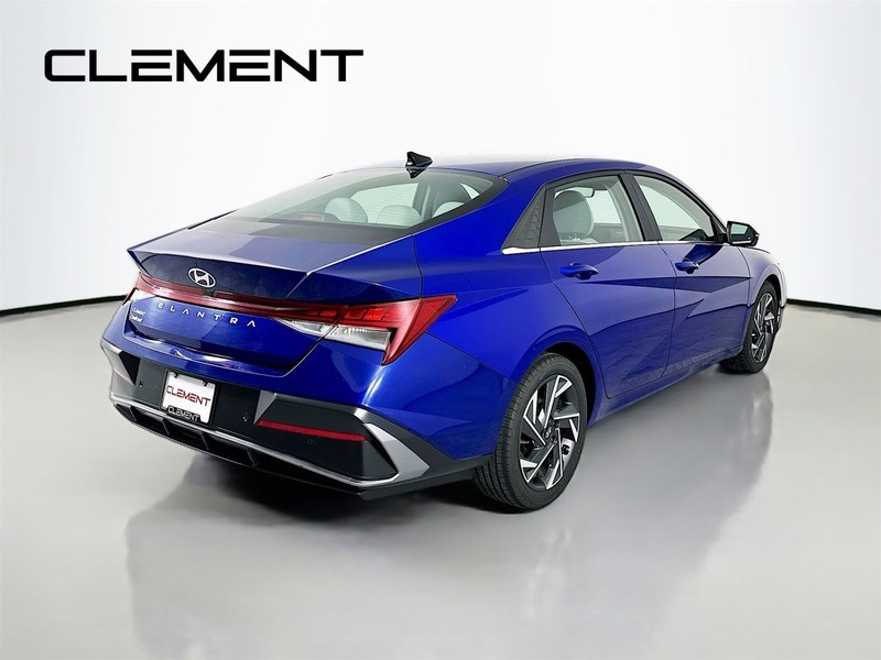 Hyundai Elantra Vehicle Image 07