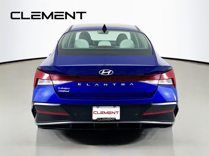 Hyundai Elantra Vehicle Image 08