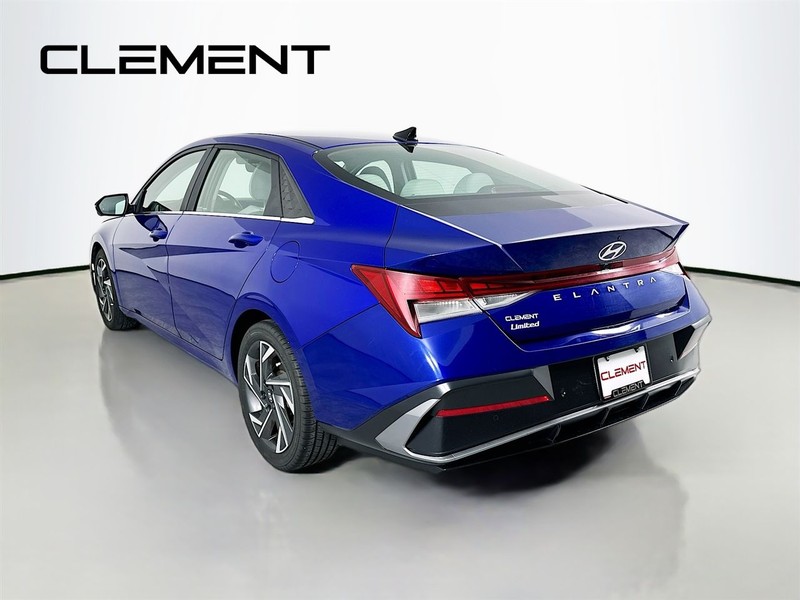 Hyundai Elantra Vehicle Image 10