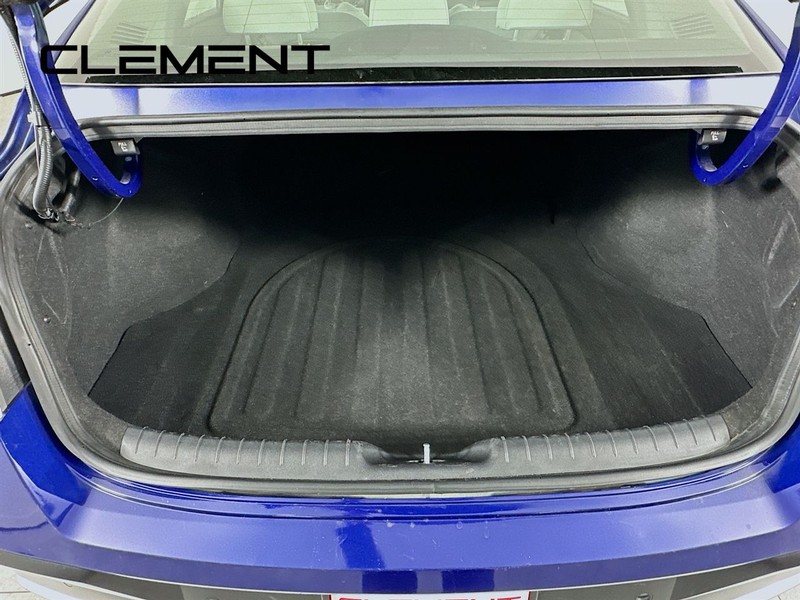 Hyundai Elantra Vehicle Image 11