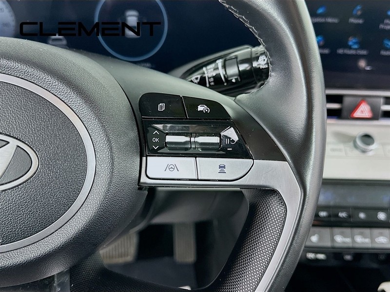 Hyundai Elantra Vehicle Image 17