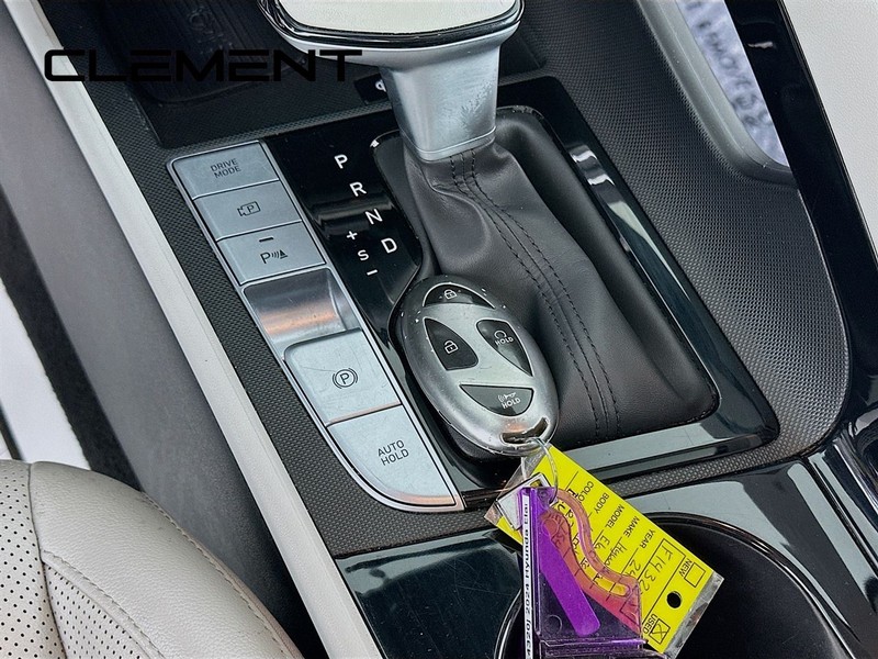 Hyundai Elantra Vehicle Image 24