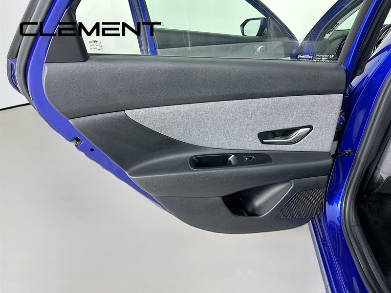 Hyundai Elantra Vehicle Image 32
