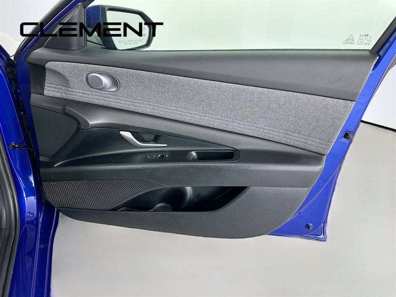 Hyundai Elantra Vehicle Image 36