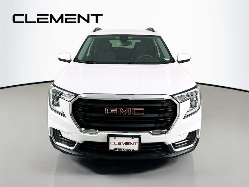 GMC Terrain Vehicle Full-screen Gallery Image 3