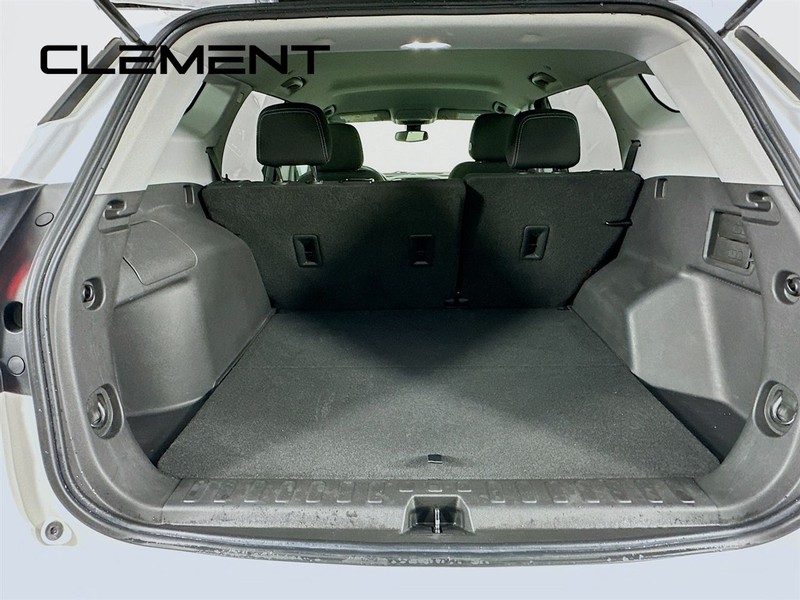 GMC Terrain Vehicle Full-screen Gallery Image 11