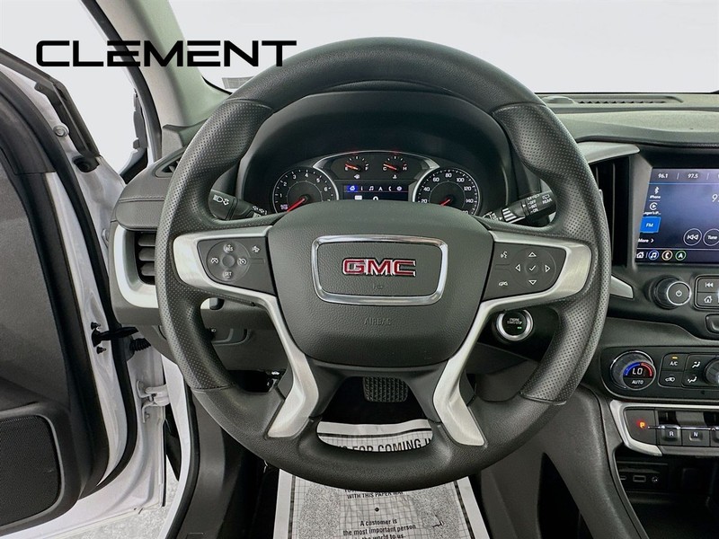 GMC Terrain Vehicle Full-screen Gallery Image 15