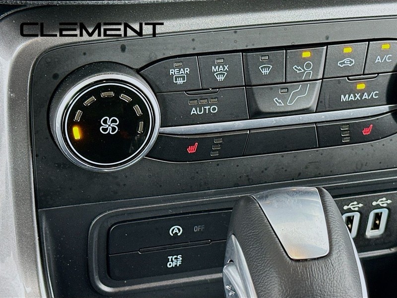 Ford EcoSport Vehicle Image 23