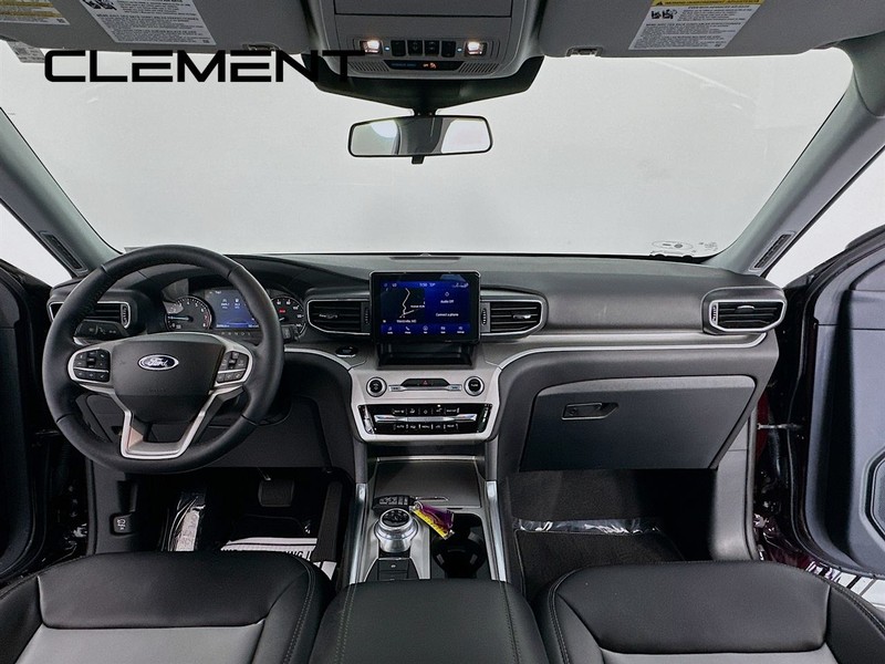 Ford Explorer Vehicle Image 12